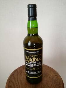 アードベッグ[Ardbeg] ３０年 (未開栓)