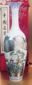 中国景徳鎮 薄胎花瓶　高さ25cm 錦貼り箱付属