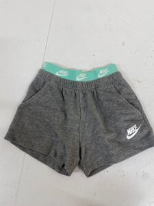 送料無料★NIKE ナイキ★スウェットパンツ　ショートパンツ★キッズ　子供　Sサイズ　104-110㎝　4-5歳#61114sjj25