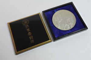 1910年（明治43年） 天皇陛下御紋入り二等賞銀牌 153g 骨董品