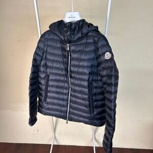 【美品】【レア】 MONCLER モンクレールライトダウン　軽量　VILLARET 黒　０ 