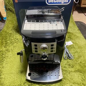 美品！　マグニフィカS DeLonghi デロンギ 全自動コーヒーマシン ECAM22112B 