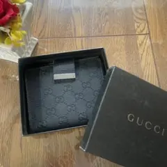 即決購入可！お値下げ価格！箱付き！GUCCIブラック GGパターン二つ折り財布