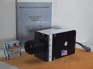 U,S,A製16mmハイスピード映画カメラ・Photo-Sonics 16-1PL。AC電源タイプ。作動未確認。