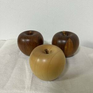 SI■ 林檎 オブジェ 3点セット 木製 置物 2色 濃茶/薄茶 高さ8cm りんご インテリア 果物 木彫り 工芸品 小物 木 リンゴ 