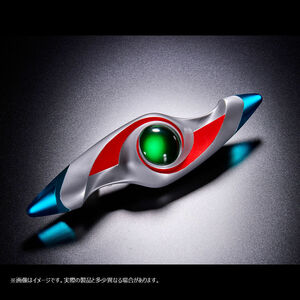 新品未開封　プレミアムバンダイ　ウルトラマンパワード　ウルトラレプリカ フラッシュプリズム