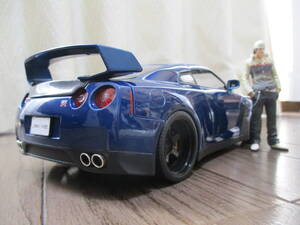 2009 NISSAN GT-R Fast&Furious7 vr. 1/18　R35ミニカー　ポール・ウォ－カー　追悼バージョン？　開封展示品　ゆうパック