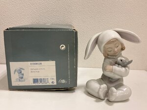 【J35031】LIADRO リヤドロ Bunny hugs Boy Figurine 陶器 フィギュア 置物 元箱付き 長期保管品