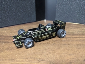 LOTUS 79 プルバック式ゼンマイミニカー