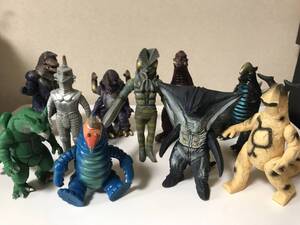 現状品　フィギュア　ウルトラマン　怪獣　まとめ　計10体　円谷プロ　　バルタン星人　エレキング　ブラックキング　など【ST-010701】