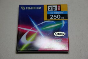 FUJIFILM 富士フイルム ZDK250 WN F1 Zipディスク 250MB Windows/DOS用にFAT16形式で初期化済み 未開封★1052