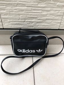 美品adidasショルダーバッグ