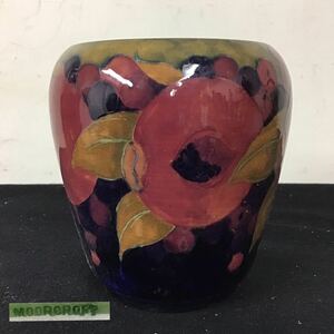 花瓶　ストーンウェア ハンドペイント WILLIAM MOORCROFT 英国 ムーアクロフト アール・ヌーヴォー イギリス フラワーベース アンティーク