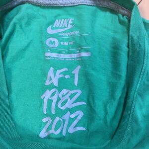 ナイキ　 Tシャツ　AF1 エアフォースワン　Vネック 半袖　緑