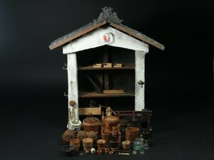 時代玩具 蔵型棚 水屋道具 まとめて ままごと 鬼瓦 ミニチュア 階段箪笥 俵 木桶 酒瓶 郷土玩具 日本人形 置物
