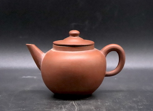 《gu》　唐物 朱泥 丸形 紫砂壺： 中国古玩 鉄瓶 茶壺 急須 煎茶 宝瓶 952/57