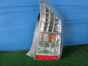 売切！ プリウス DAA-ZVW30 右テールランプ ＬＥＤ STANLEY 47-37 [ZNo:03001799] オートパーツ秦野