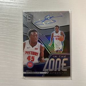 2020-21 Panini Spectra Sekou Doumbouya auto 99枚限定