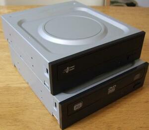 DVD-R/RW マルチドライブ LG GH24NS70 LITE-ON iHAS124-04 Y 2台 セット SATA 即決! 45_068