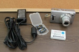 ○FUJIFILM FinePix F31fd デジタルカメラ バッテリー・充電ケーブル・カード2枚付【動作保証出品】 ファインピクス デジカメ 富士フィルム