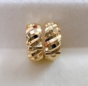 K18YG イエローゴールド 18K ピアス フープピアス リングピアス イタリアンジュエリー 輪っか キラキラ カットフェイス シンプル 中空