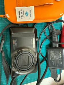 EX-ZR200　CASIO　EXILIM　デジタルカメラ　FlashAir３２GB付属！
