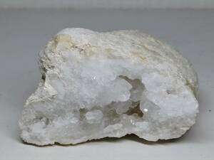 C-54 ジオード 334g 水晶 クォーツ クラスター 原石 鑑賞石 自然石 誕生石 鉱石 鉱物 水石 宝石 置石 インテリア