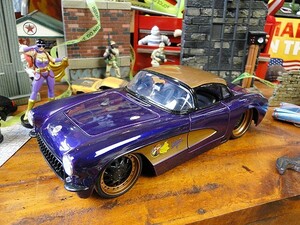 Jada　DC　コミック　ボムシェルズ　ダイキャストミニカー　1/24スケール　（バットガール　1957年　シボレーコルベット）　アメリカ雑貨