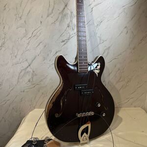 【ジャンク】GUILD ベース SF-1BASS/VWN 弦楽器 訳あり 現状品 ハードケース、ピック、説明書、ステッカー等付属品付き