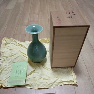 京焼　青磁　花瓶　陶工 加藤実作　高さ20.8cm　直径10.5cm