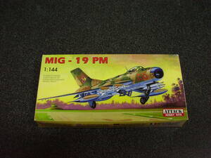 ATTACK HOBBY KITS　1/144　MIG-19 PM　　プラモデル