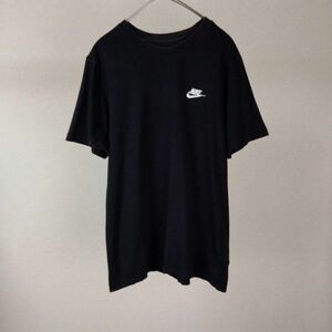 NIKE ナイキ　ロゴ刺繍　ワンポイントロゴ　半袖　古着　tシャツ シンプル