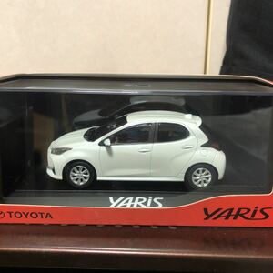 330 ミニカー 1/30 トヨタ 新型ヤリス YARIS 2020 最新モデル 非売品 カラーサンプル ホワイトパールクリスタルシャイン 完成品