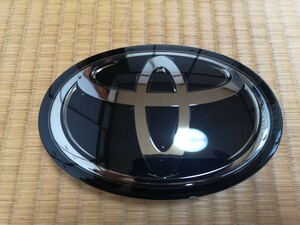 純正美品　TOYOTA EMBLEM トヨタ エンブレム　ミリ波 レーダー 　プリクラッシュセーフティ対応　ZVW52プリウス PHV GRスポーツ 