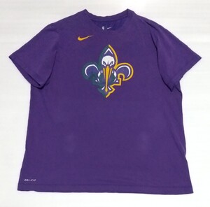 ☆THE NIKE TEE 半袖Tシャツ XLサイズ 紫色スポーツNBAウェア ラバー プリント ファッションDRI-FITティー 洗濯済 ナイキ BETTER WORLD.COM