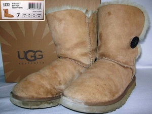 ★中古品 ハワイで購入 UGG アグ W BAILEY BUTTON 5803 W/CHE ベイリーボタン ムートンブーツ USA7 24cm チェスナット レディース 女性用★