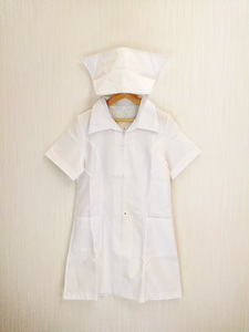 ap3293 ○送料無料 新品 (訳あり) OSYAREVO オシャレボ コスプレ ワンピース Mサイズ ナース服 白色 ハロウィン ナースキャップ付