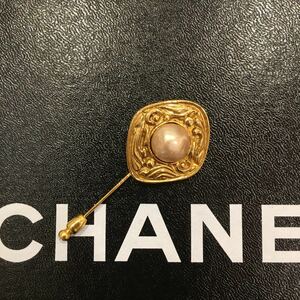 ［正規品］CHANEL ブローチ フェイクパール ゴールド系　ヴィンテージ　シャネル　送料無料