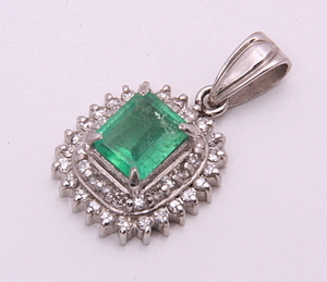 《質屋出品》Pt900★天然エメラルド0.59ct+ダイアモンドペンダントトップ★C-4516