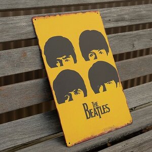 【ブリキ看板】 ビートルズ THE BEATLES 看板 レトロ風 インテリア 店舗 カフェ 壁飾り　20cm×30㎝（送料無料）黄色