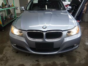 BMW US20 320I☆平成23年☆フロントバンパー☆フォグ・グリル付き☆896 水色系☆Y500935☆現車付き