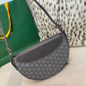 Goyard ゴヤール　Hirondelle　 ショルダーバッグ 　PVC 1000円～