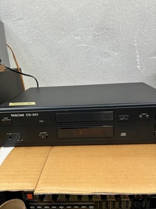 TASCAM　CDデッキ　CD-301　