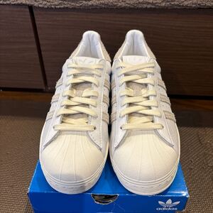 レア　新品　adidas アディダス　スーパースター　ホワイト　サイズ 8 26センチ　ハンドボール　スペツァル　サンバ　