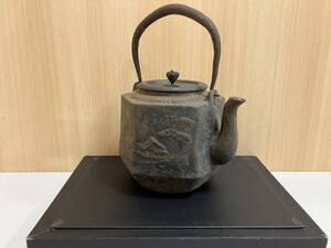 ☆　龍文堂 造 六角形鉄瓶 時代物 煎茶道具 茶道 骨董 急須 鉄壺 湯沸 時代 金属工芸 　現状品 総重量約1.9kg 管BARR