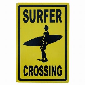 ハワイアンサインボード 20X30 サーファー横断中 SURFER CROSSING サーフィン サーファー 壁掛けレリーフ【メール便OK】350531