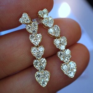 ＊豪華絢爛 美しいデビアスグループの天然ダイヤモンド２.００カラット使用の最高級18金無垢ピアス 新品