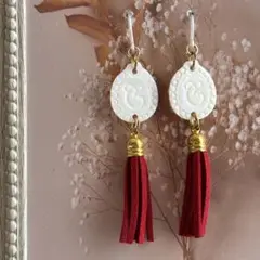 【No.009】ハンドメイド アクセサリー★革・タッセルピアス・貝　推し　赤