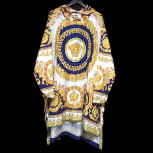 美品 VERSACE ヴェルサーチ メデューサ バロック柄 フーディー ポンチョコート プルオーバー 48サイズ 175/88A マルチカラー