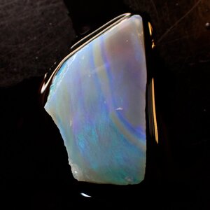 【カット品質】天然ブラックオパール 約7.8ct【ライトニングリッジ産】品番:24120614